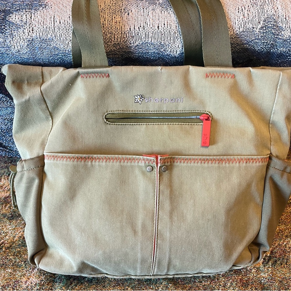 Sherpani Olive tote bag